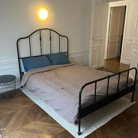 In Large Classic Parisian * Parijs
